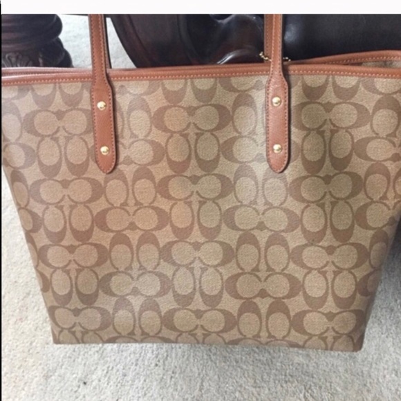 Coach bag like new! - Picture 2 of 2